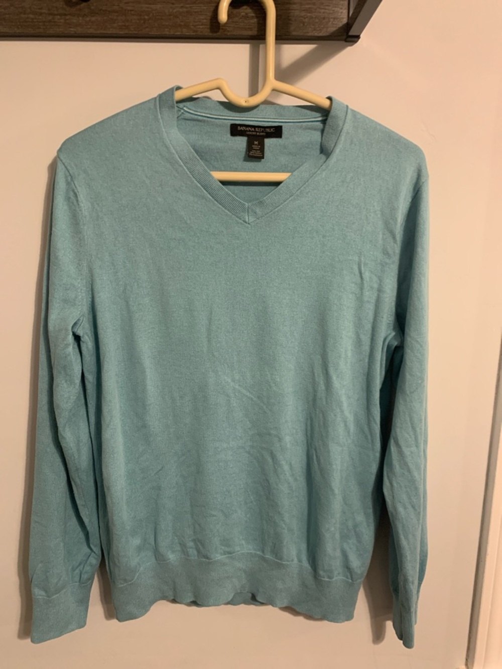 Banana Republic Men's Seafoam Blue V-Neck Sweater - Size Medium